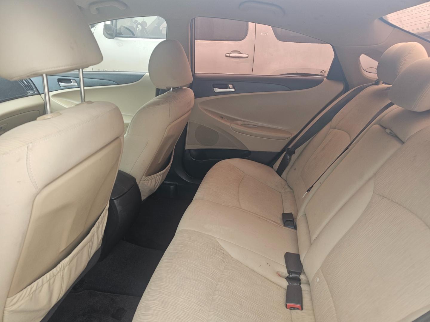 2011 GOLD Hyundai Sonata GLS Auto (5NPEB4AC6BH) with an 2.4L L4 DOHC 16V engine, 5-Speed Automatic transmission, located at 533 S Seven Points BLVD, Seven Points, TX, 75143, (430) 255-4030, 32.313999, -96.209351 - Photo#5